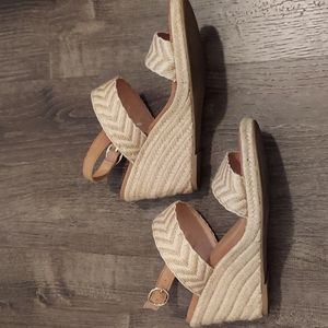 Old Navy Wedge Sandals. Size 6.